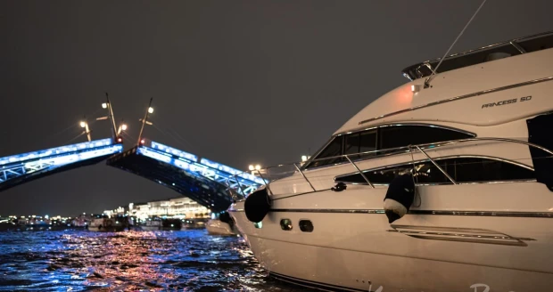 Прогулка под разводными мостами